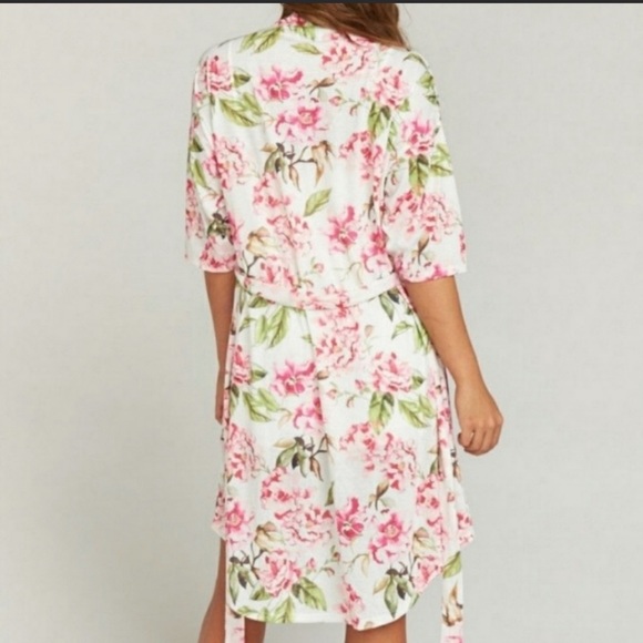 Show Me Your MuMu Robe Brie Pink and White Floral Design - Picture 2 of 12